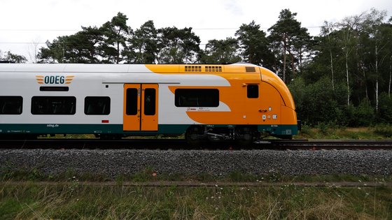 Desiro HC Seitenansicht Das Foto zeigt den Desiro HC der ODEG von der Seite aus betrachtet.