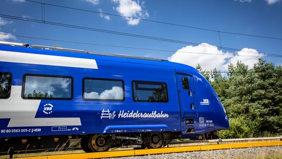 Blick auf den NEB-Zug Mireo Plus H